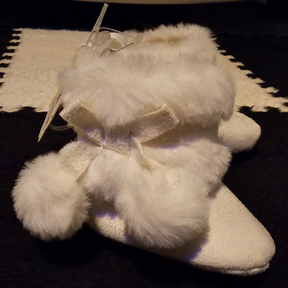Cozy White Baby Booties Shoes